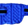 Composé de tissu synthétique, la ceinture double usage contient un gel qui maintient la température.