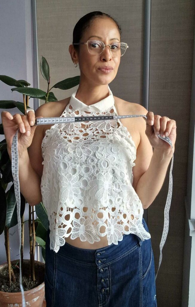 Paola of Fajas Pao with measuring tape